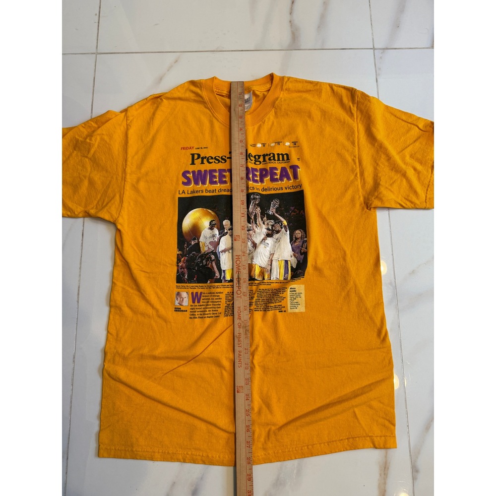 Vintage LA Lakers 2002 NBA Champions‎ Sweet Repeat Press-Telegram T-Shirt Gold - Picture 5 of 7